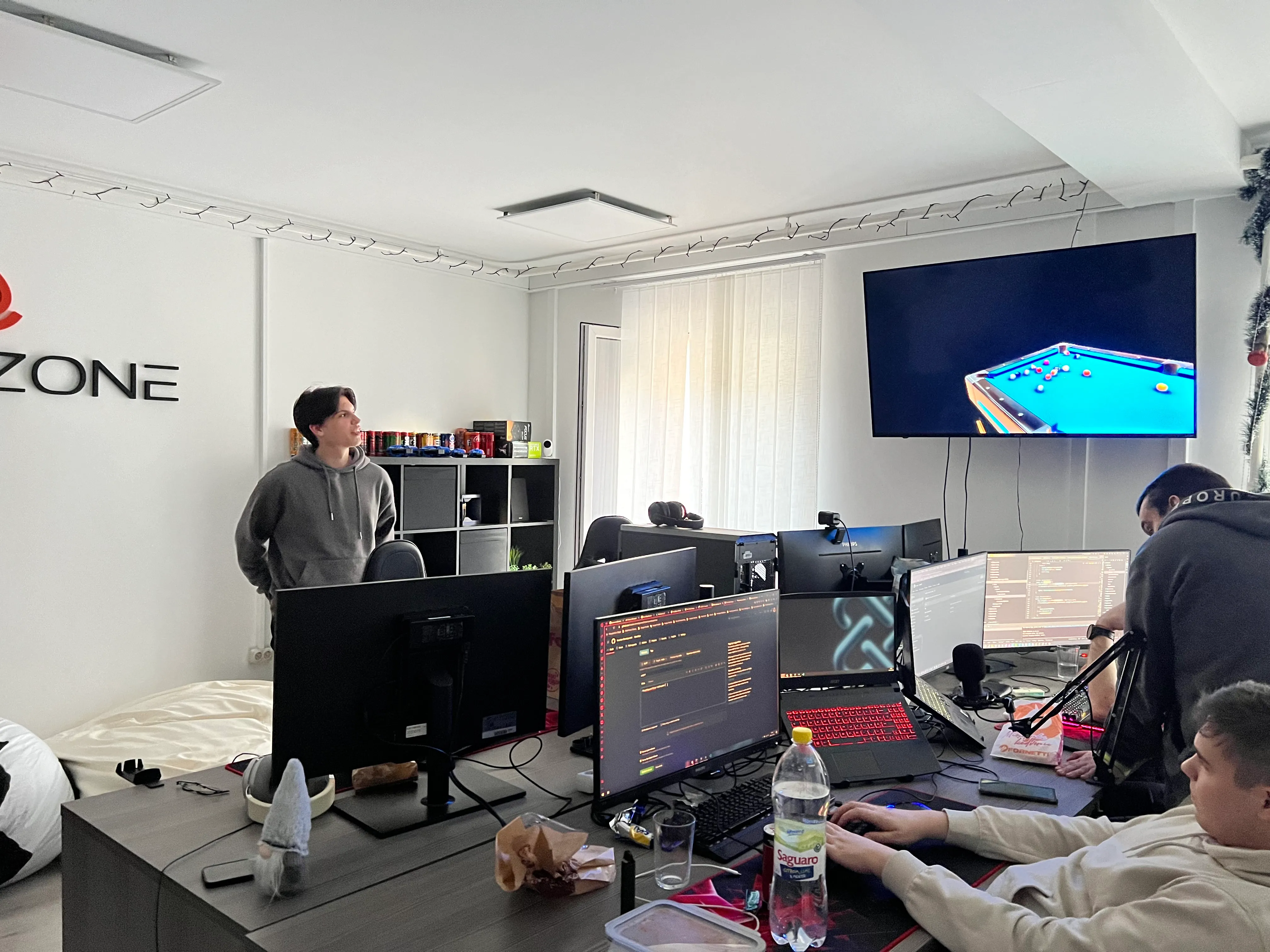 Közös munka a FyreMC irodában